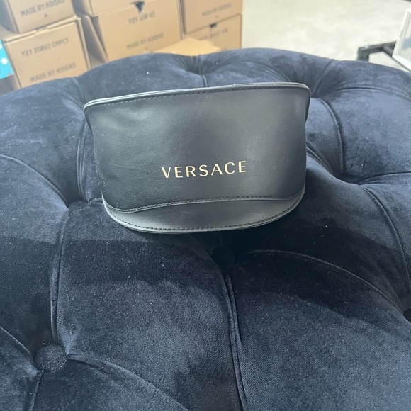 Versace - Picture 5 of 5